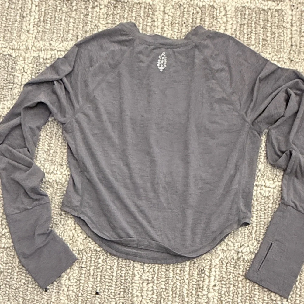 FP Movement by Free People Gray Long Sleeve Tee with Leaf Design - Picture 3 of 3